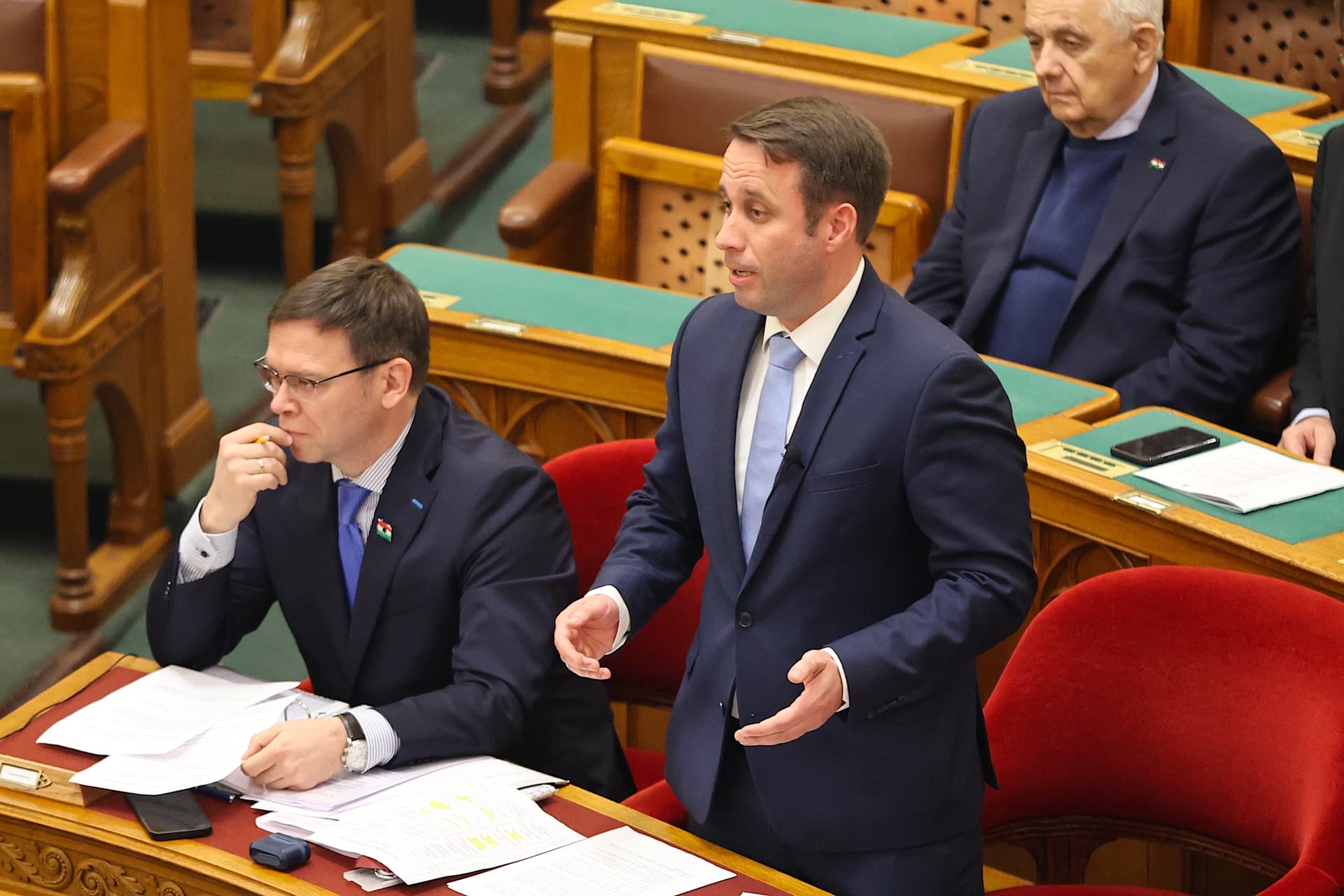 Energiabiztonsági kérdések a parlament hétfői ülésén