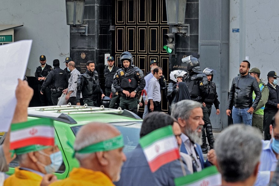 Berlin Irán elhagyására szólította fel a németeket