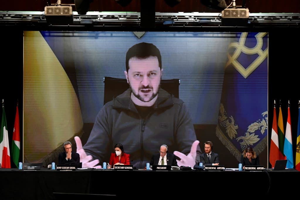 Zelenszkij: A NATO-tagországok parlamentjei nyilvánítsák terrorista állammá Oroszországot