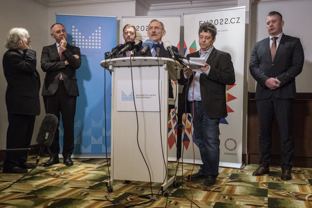 Pintér Sándor: Kötelességünk, hogy megakadályozzuk az illegális migránsok behatolását a közép-európai régióba