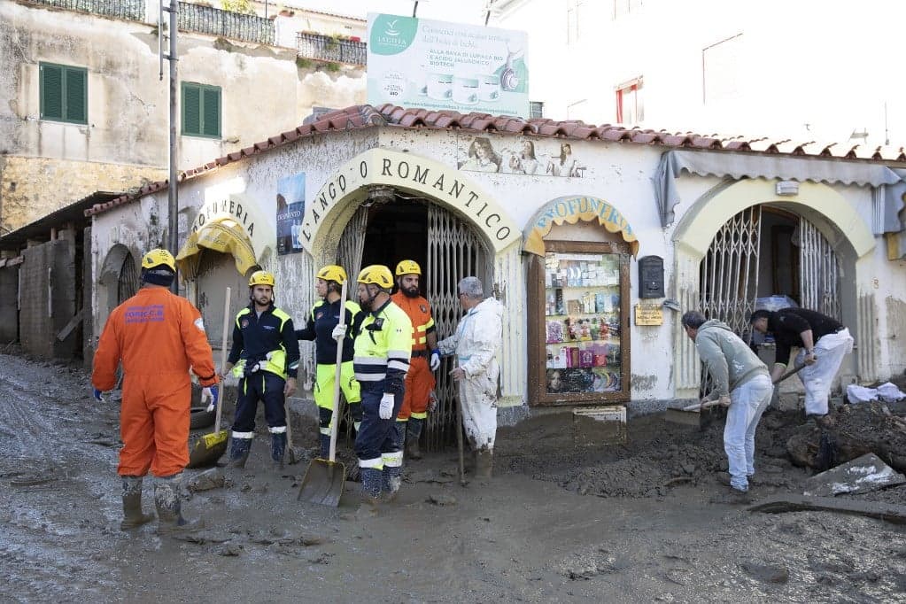 Már nyolc halottja van az Ischia szigetén történt földcsuszamlásnak