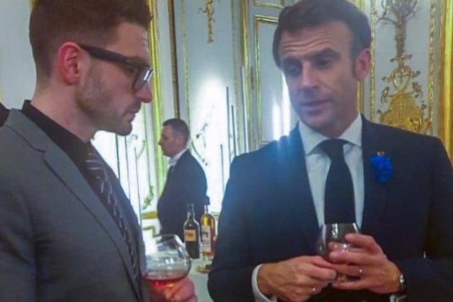 Soros György fia a Twitteren fényezi a találkáját Macronnal