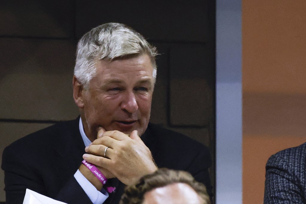 Ejtették a gondatlan emberölés miatt emelt vádat Alec Baldwin ellen