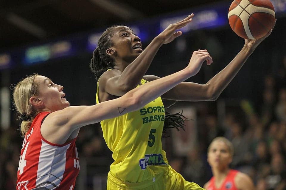 Az Euroligában újra a címvédő Sopron nyerte a magyar csapatok csatáját