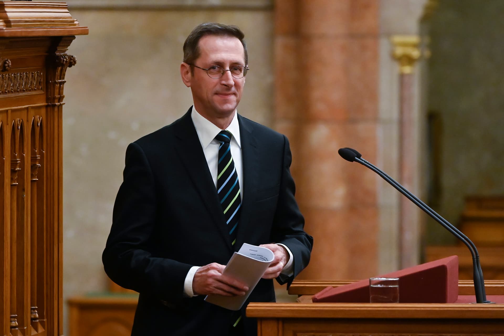 Varga Mihály: Át kellett rendezni az erőforrásokat