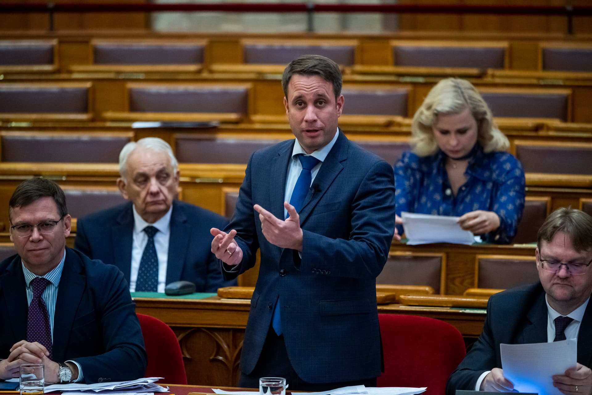 Józan észre és békére van szükség