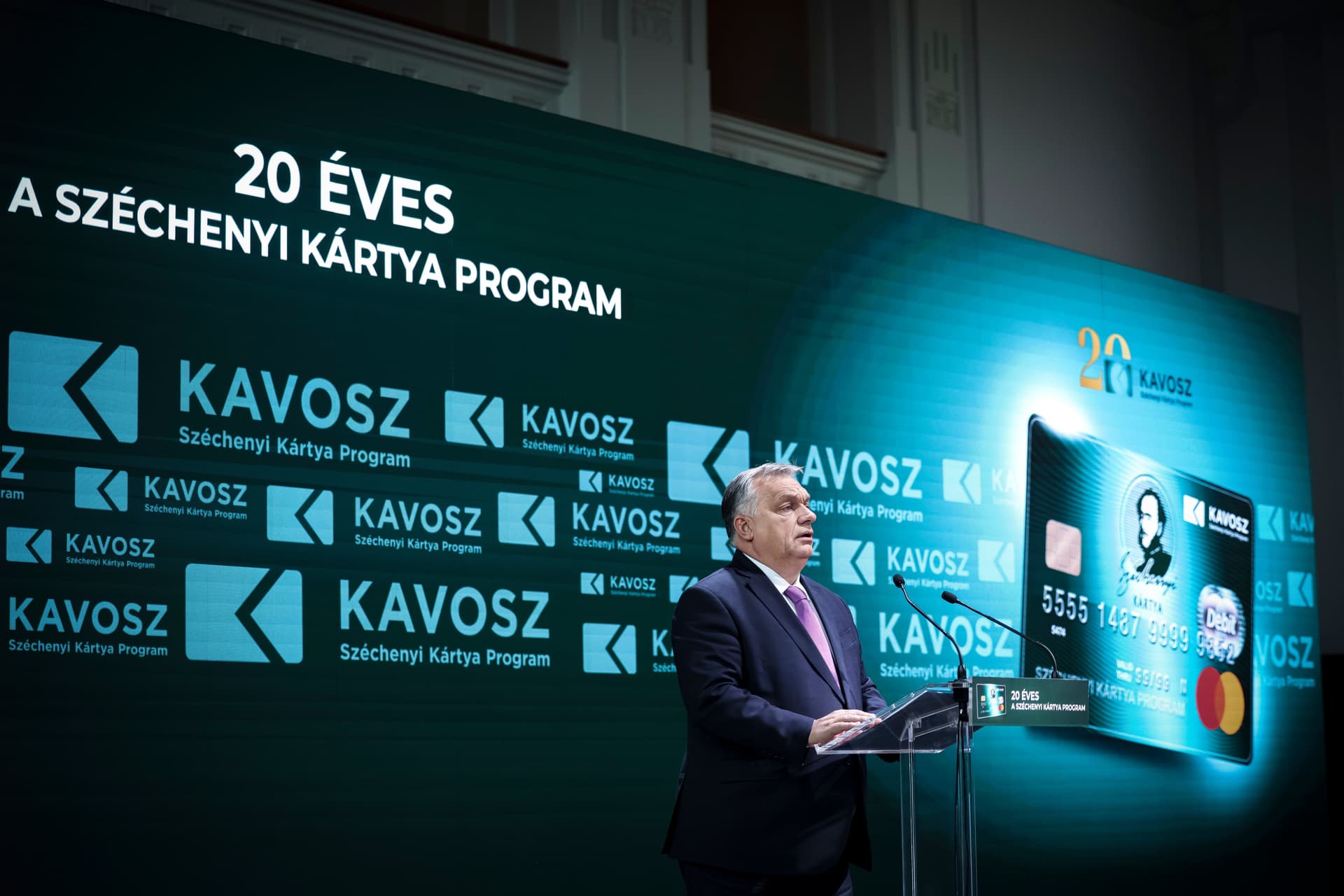 Orbán Viktor: 2023-ban 290 milliárd forinttal támogatják a Széchenyi Kártya Programot