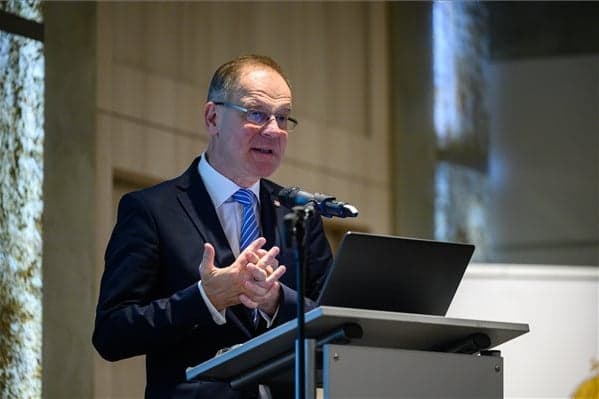 Navracsics Tibor: A digitális átállás a fókuszban