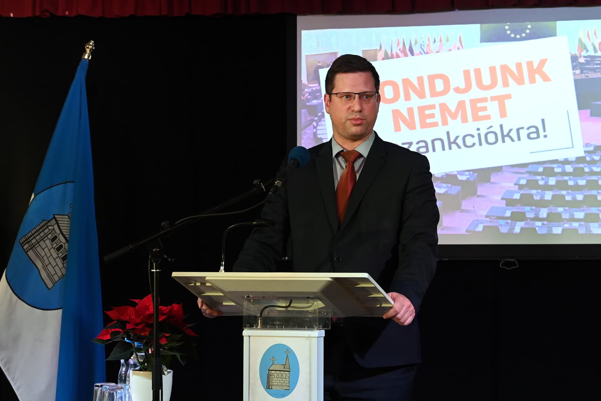 Gulyás: Töltsék ki minél többen a nemzeti konzultációs ívet!