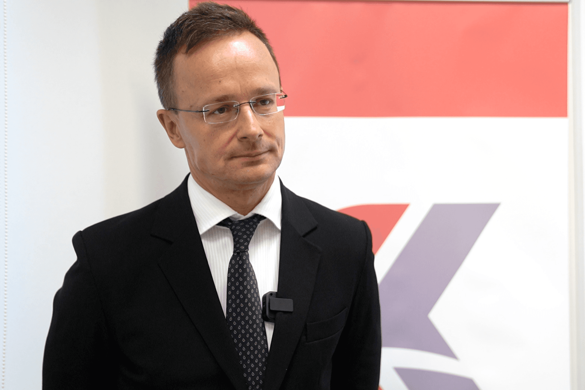 Szijjártó Péter a szerbeknek szurkol