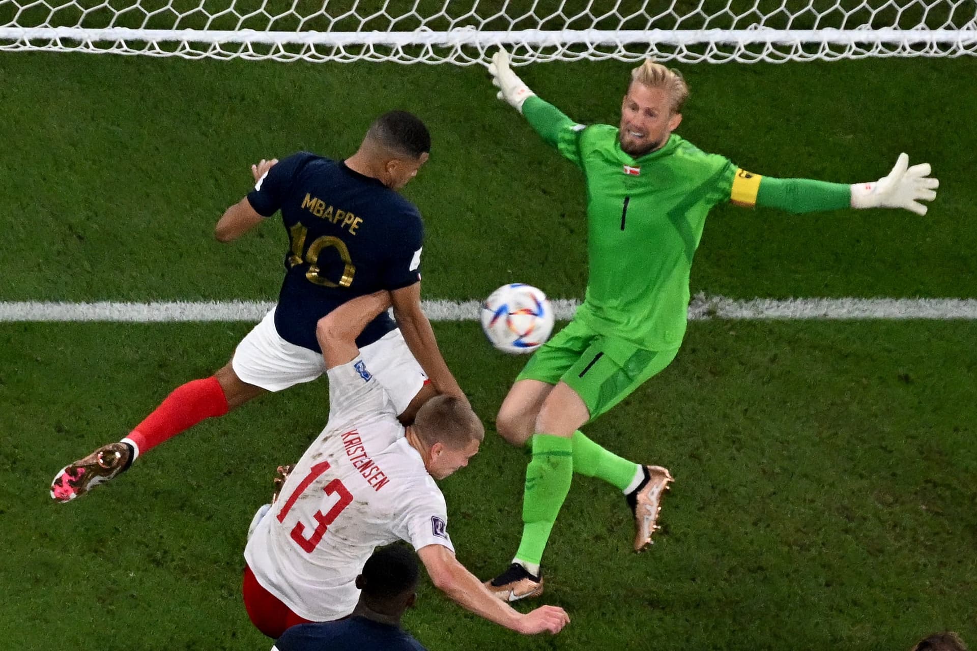 Mbappé duplájával már továbbjutottak a franciák