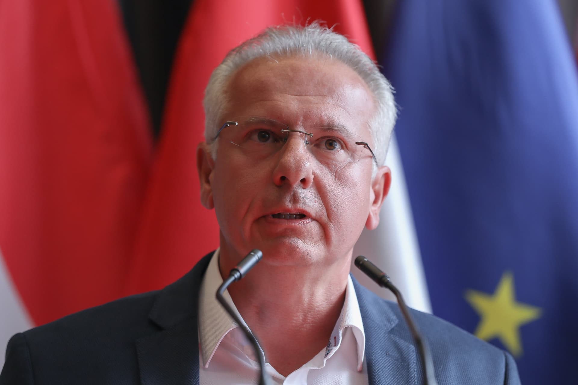 Milliárdos hitelből fizettek jutalmakat Pécsett