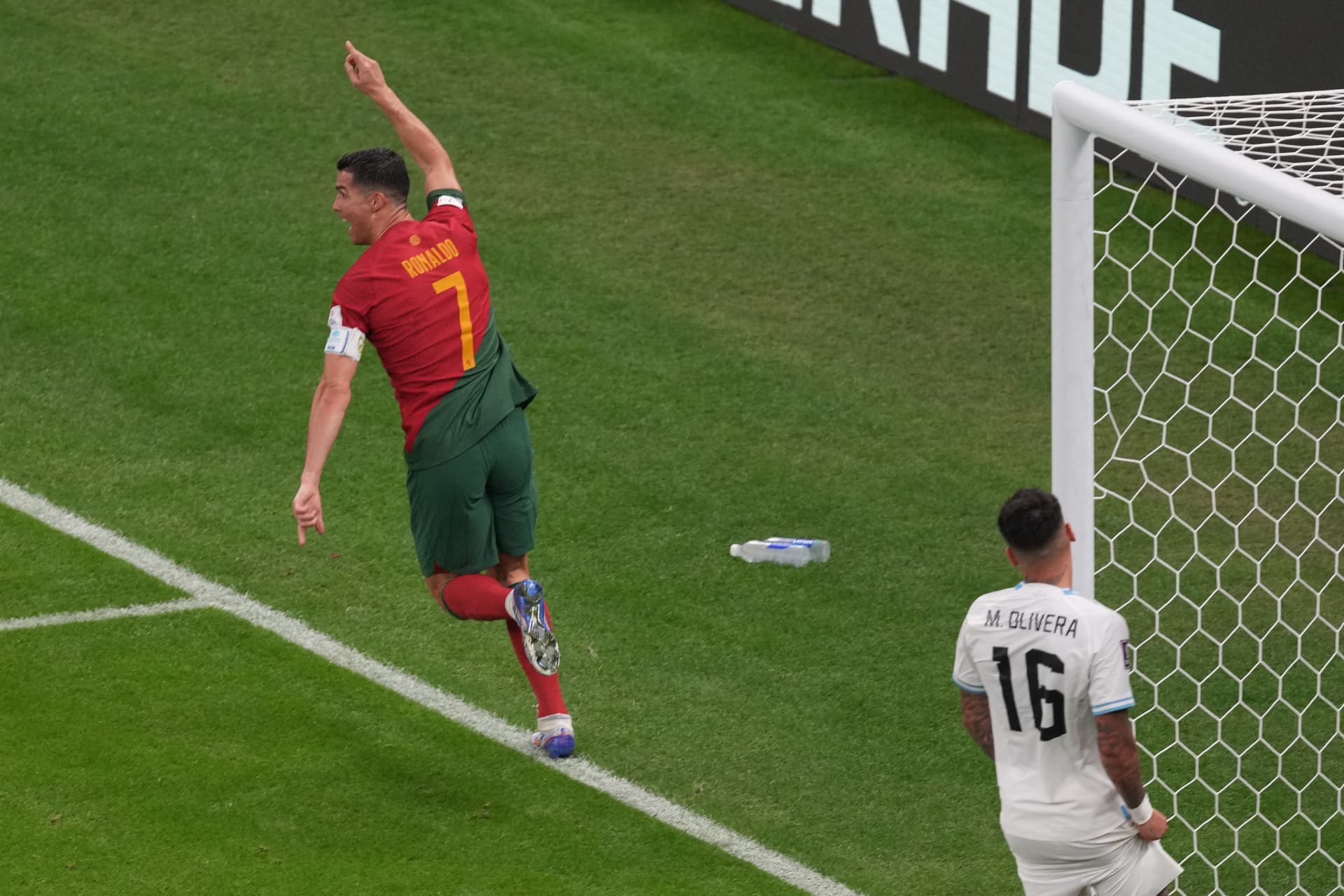 Bruno Fernandes két góljával továbbjutottak a portugálok