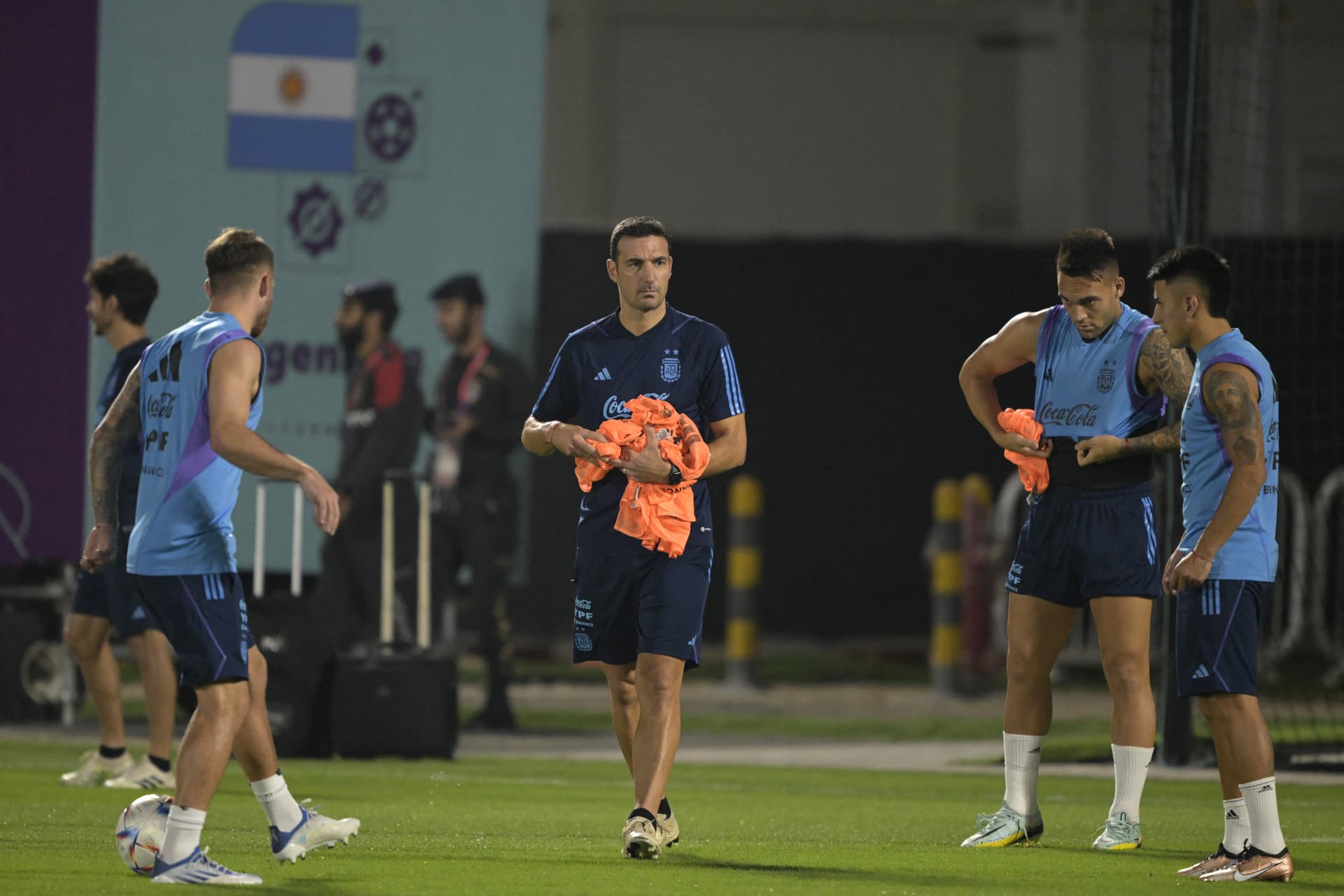 Scaloni cáfolta a pletykát, hogy Messi sérült