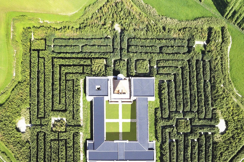 Folyamatosan nő a világ legnagyobb labirintusa - Videó