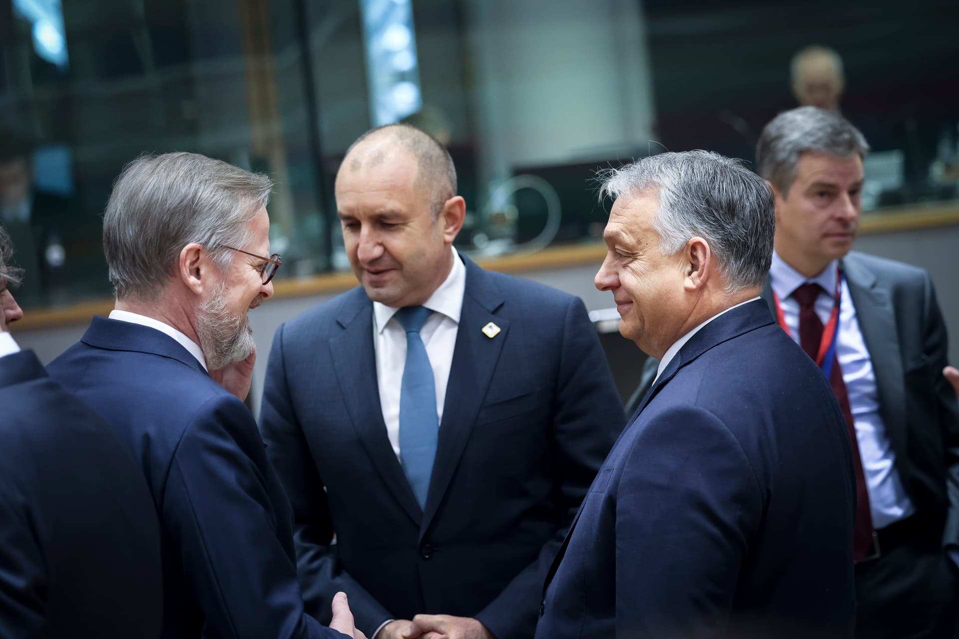 Vizet prédikálnak és bort isznak az EP-ben