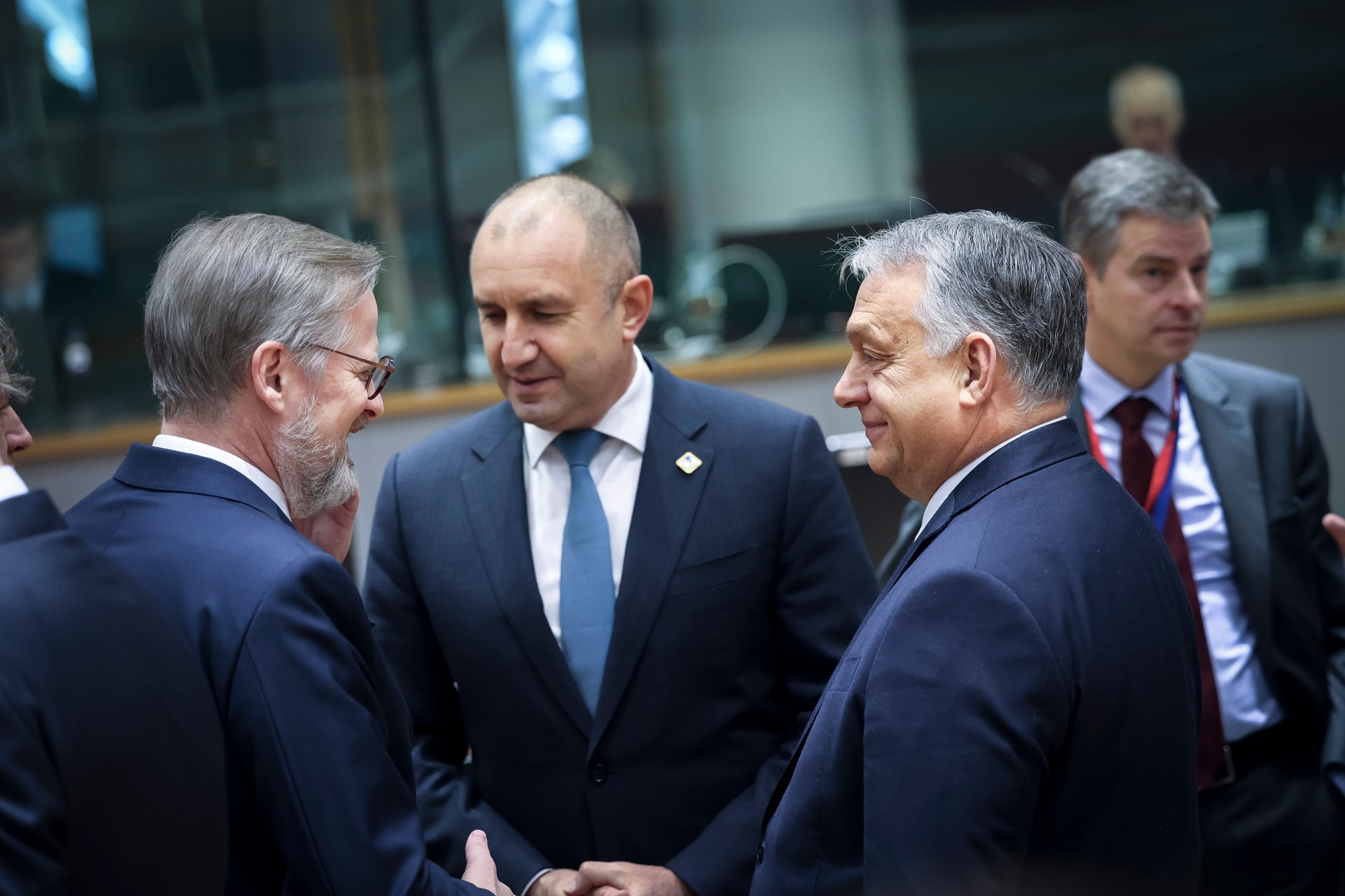 Vizet prédikálnak és bort isznak az EP-ben