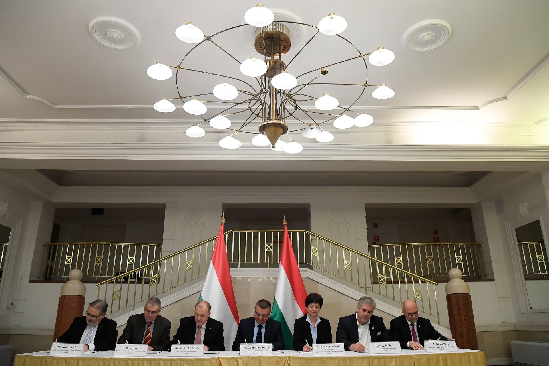 Aláírták a jövő évi minimálbér-megállapodást
