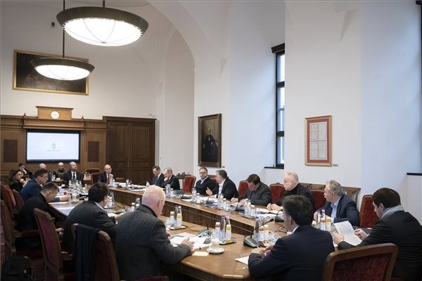 Hétvégén is ülésezik a kormány