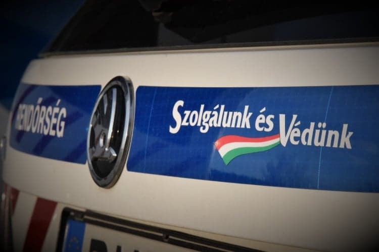 Rendőrre támadt egy embercsempész Szegeden