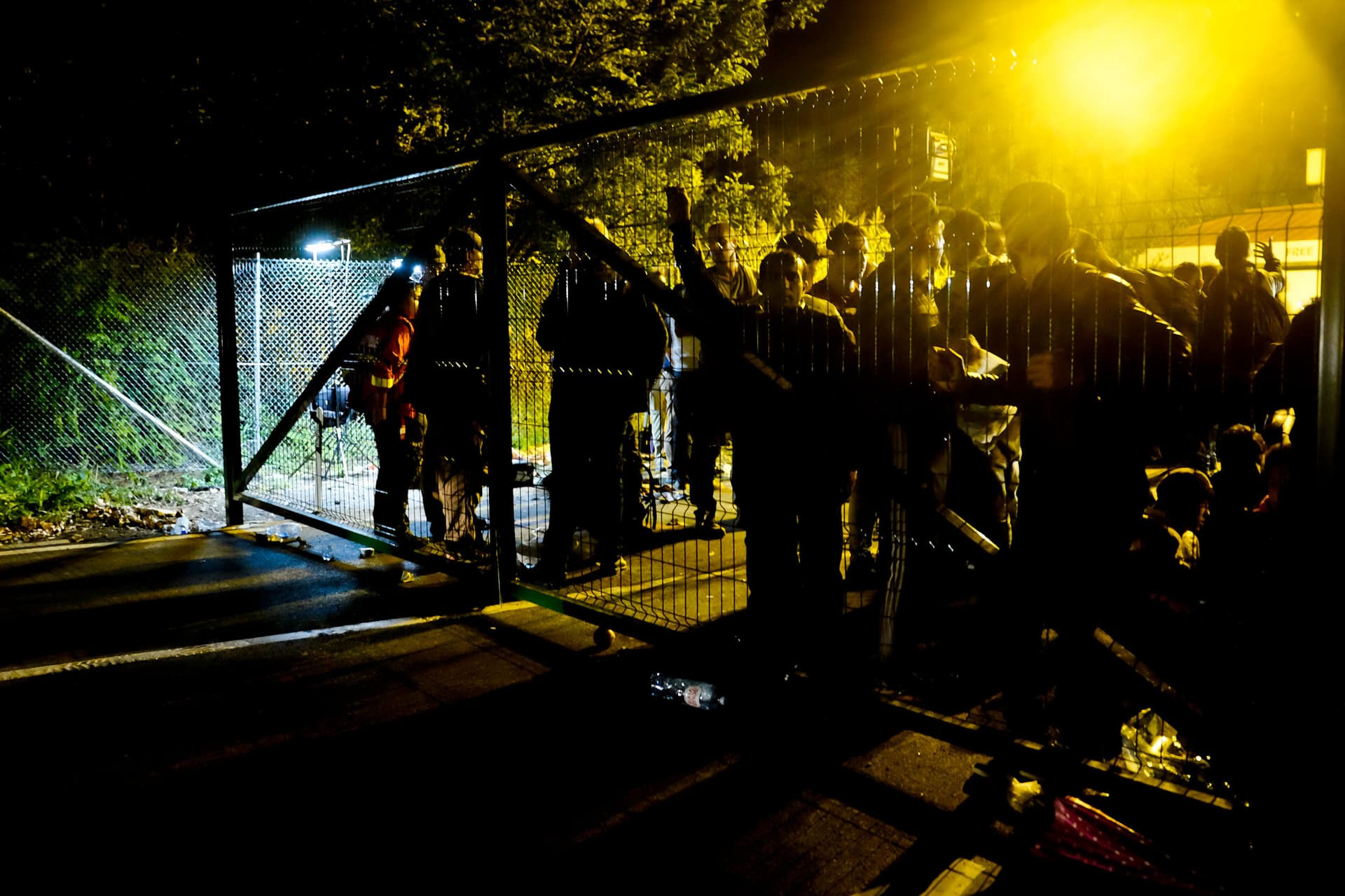 Újra lövöldöztek a migránsok