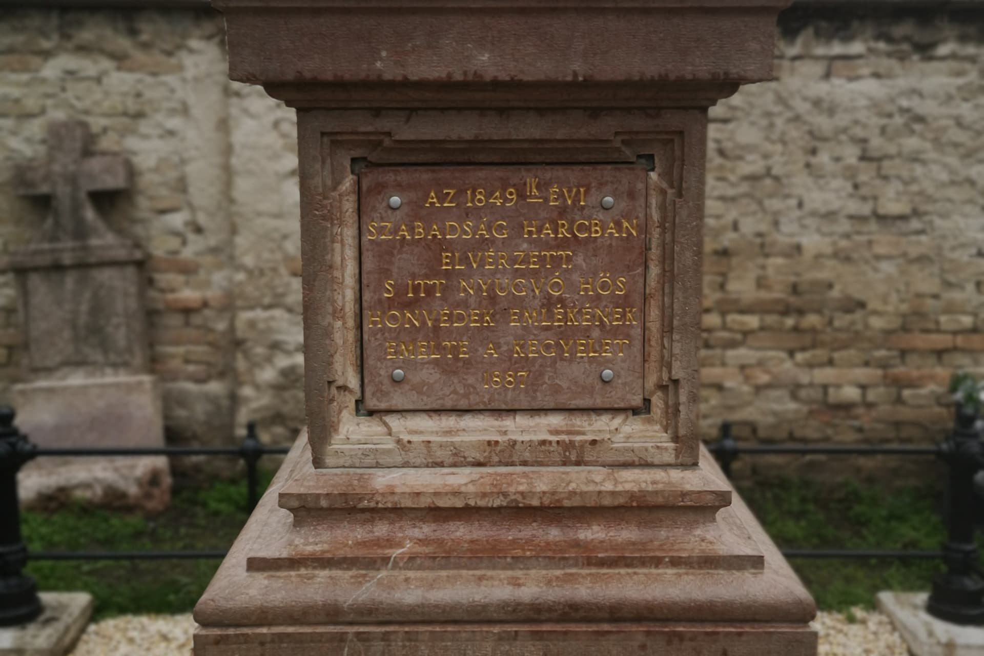 Komárom katonasírjai