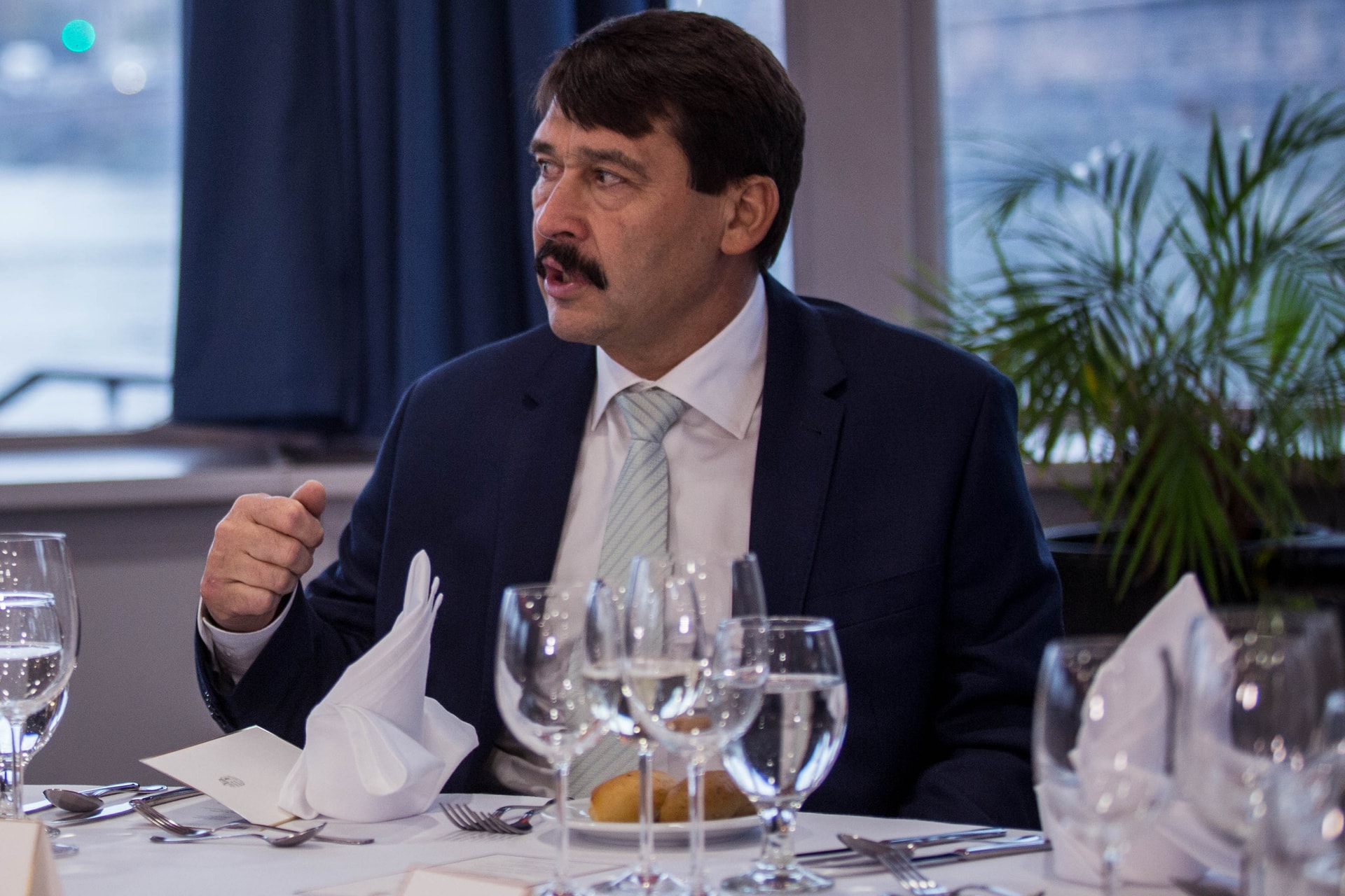 A karácsonyi és újévi menüről beszélgetett vendégével Áder János új podcastjában