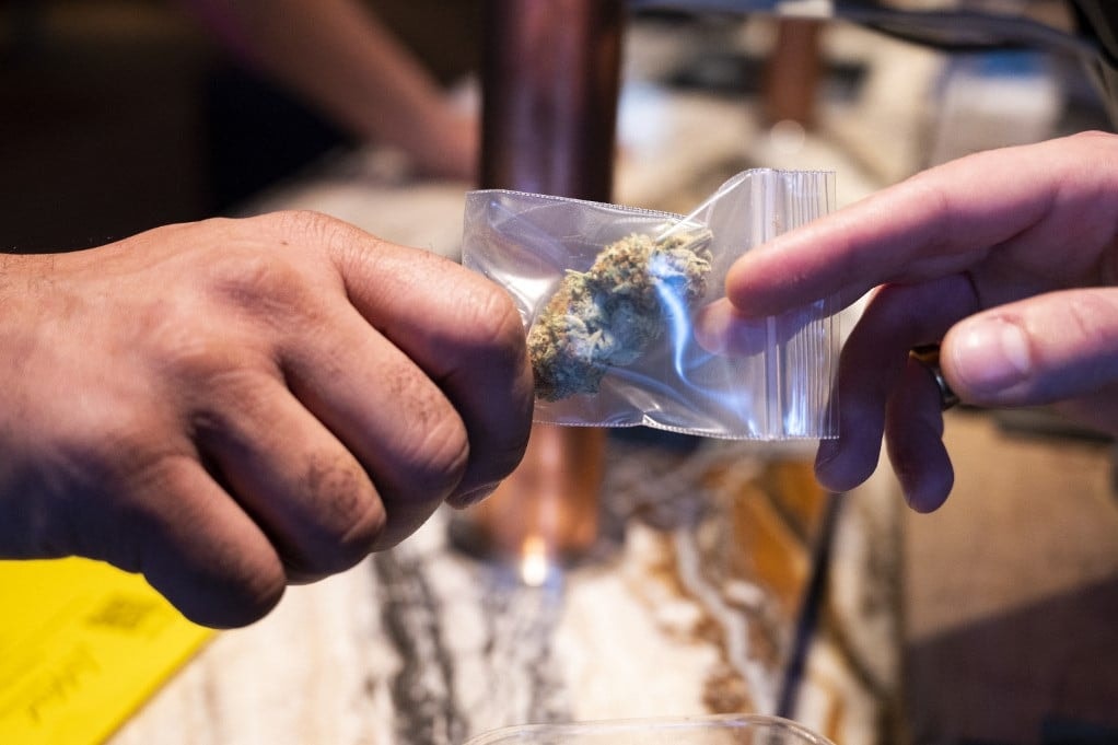 A skót kormány legalizálná a kábítószer-birtoklást