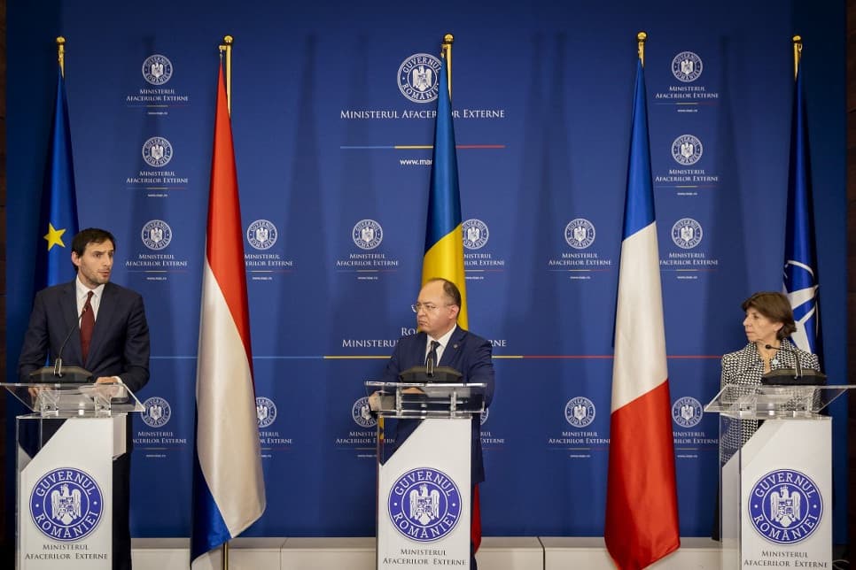 Közösen látogatta meg a NATO romániai harccsoportját a francia, a holland és a román külügyminiszter