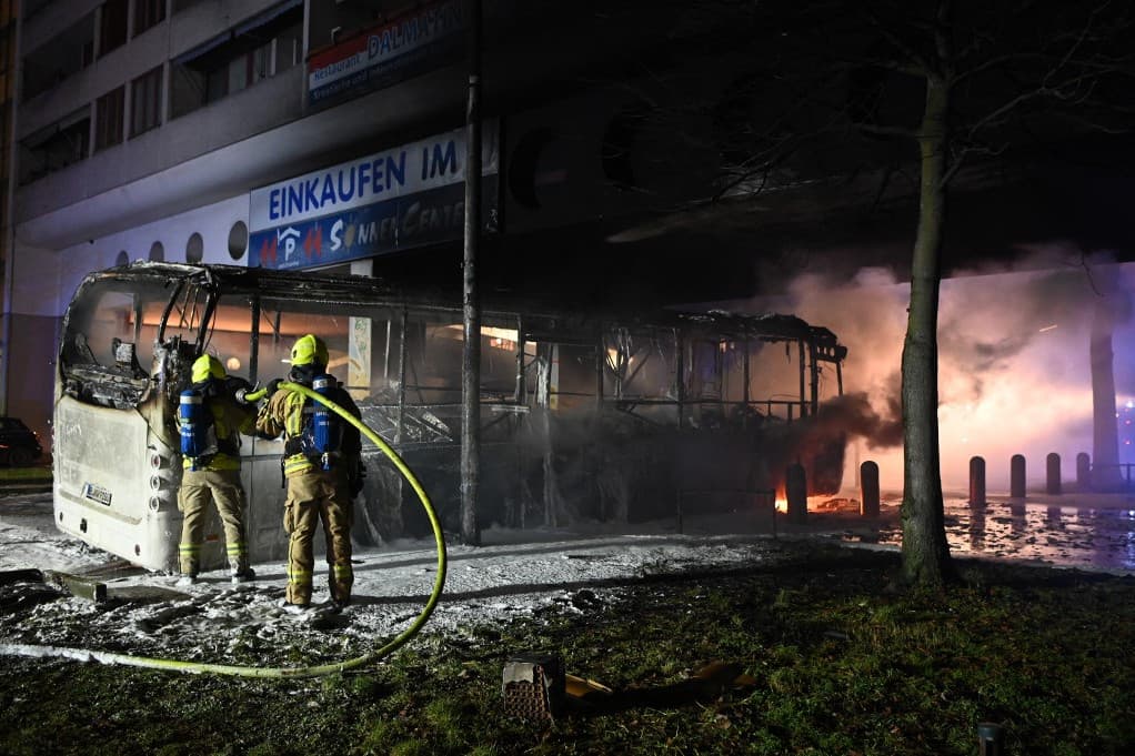 Szabadlábon van a gyújtogató migránshorda
