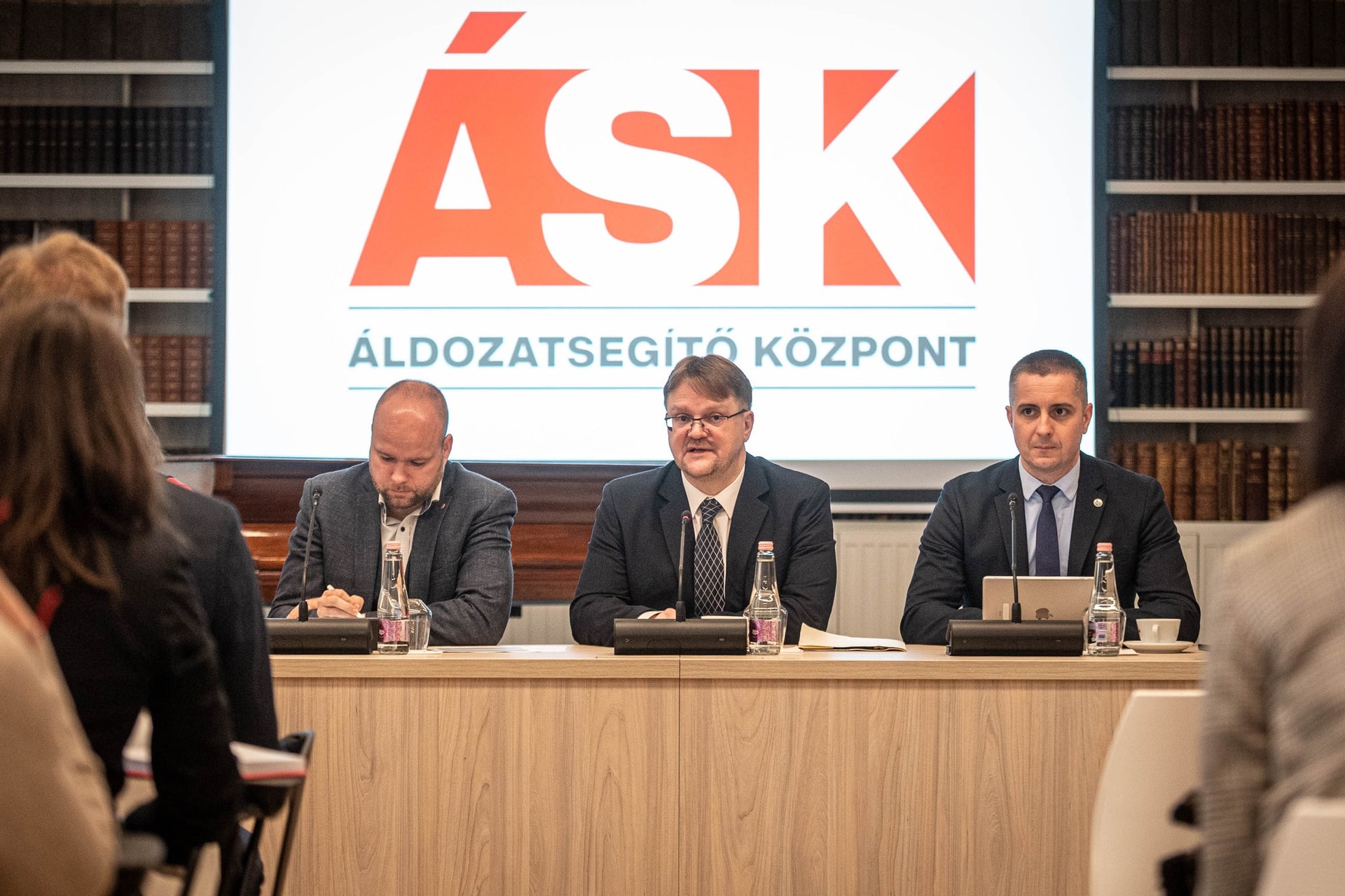 Közel az áldozatokhoz