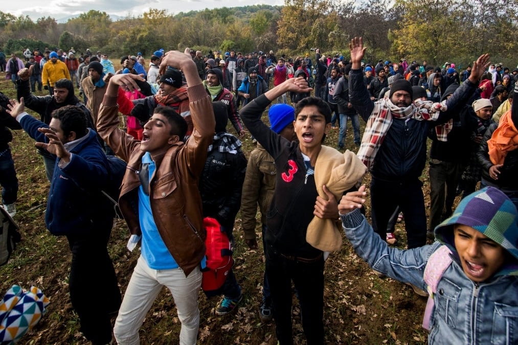 Autókat törnek fel és kábítószereznek a Vajdaságban gyülekező migránsok