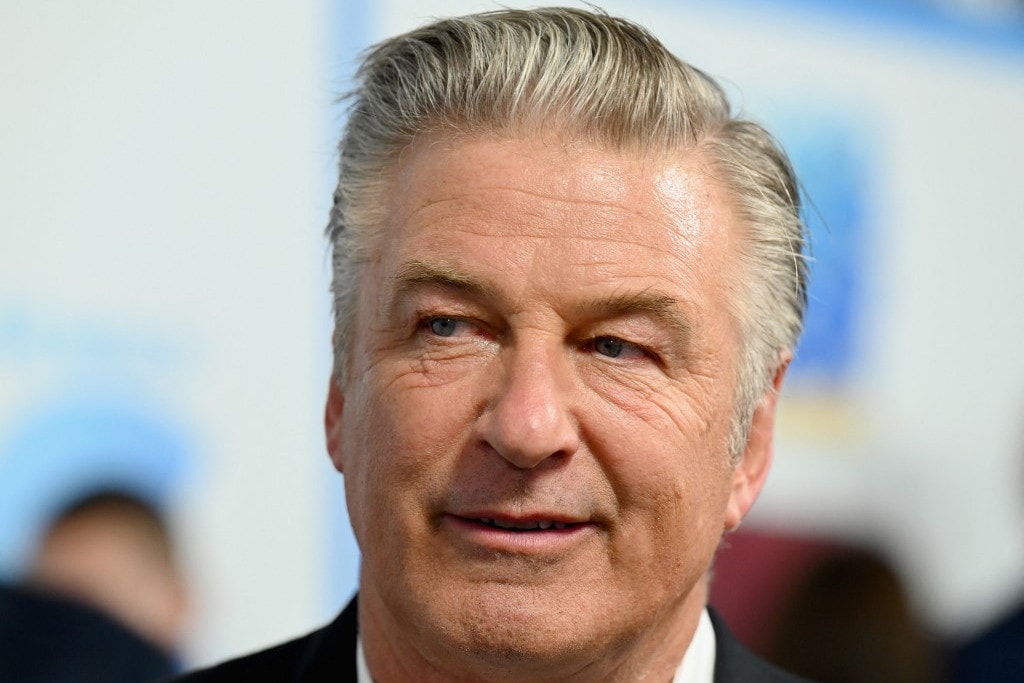 Gondatlanságból elkövetett emberölés miatt emeltek vádat Alec Baldwin ellen