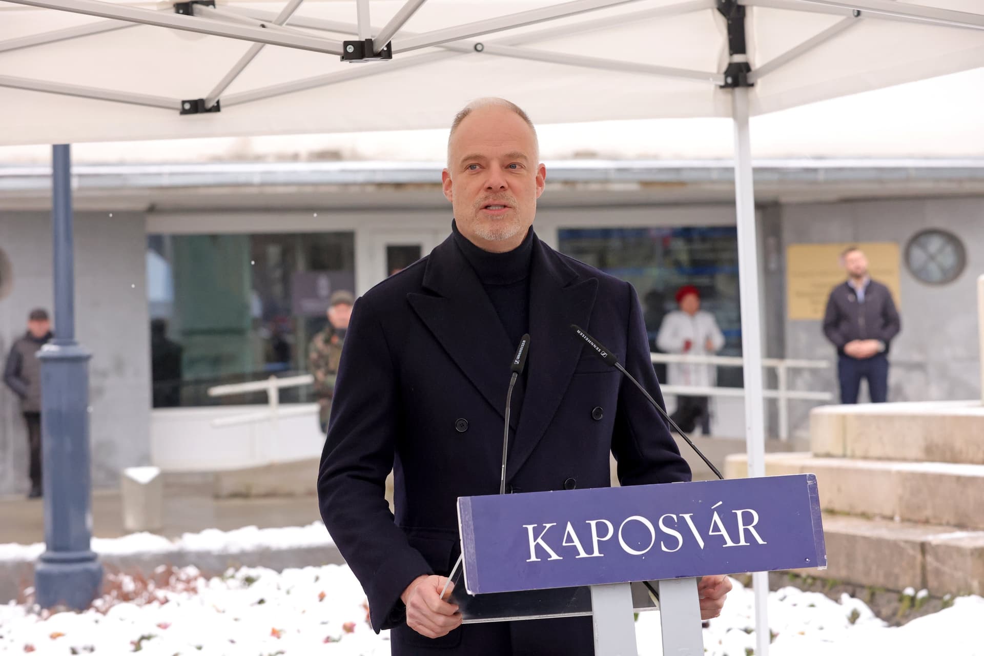 Honvédelmi miniszter: A békéhez a fiatalok ereje kell