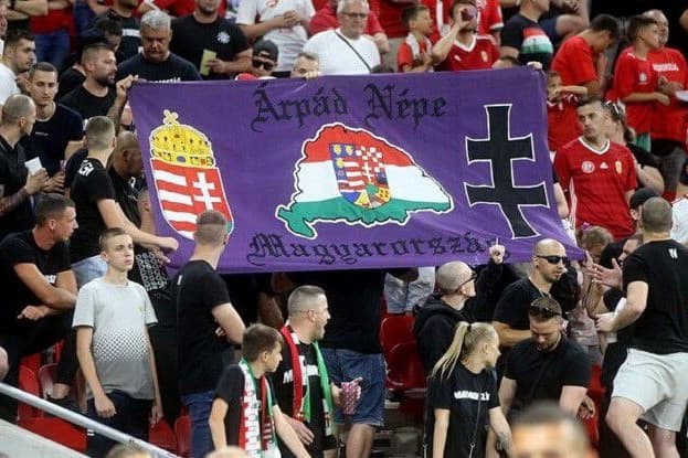 MLSZ: A történelmi Magyarország térkép és az árpádsáv színei nem minősülnek rasszista magatartásnak