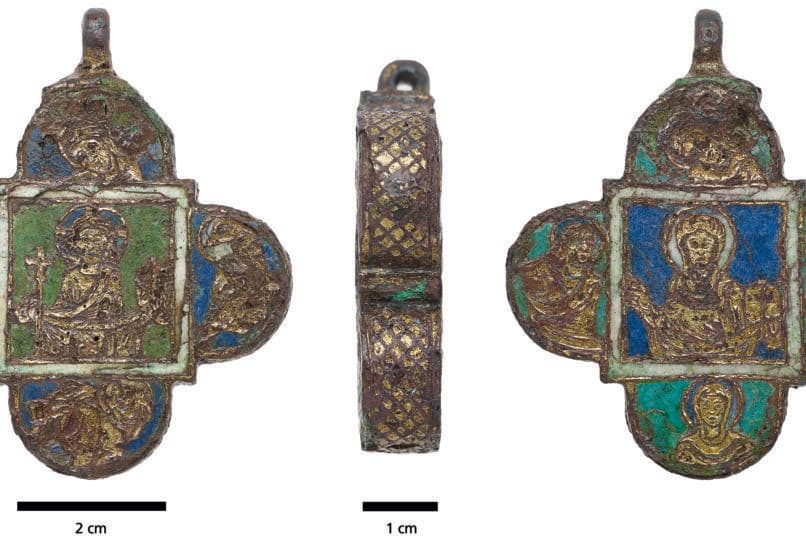 Német kutatók neutronokat használtak, hogy bekukucskáljanak egy 800 éves amulett belsejébe