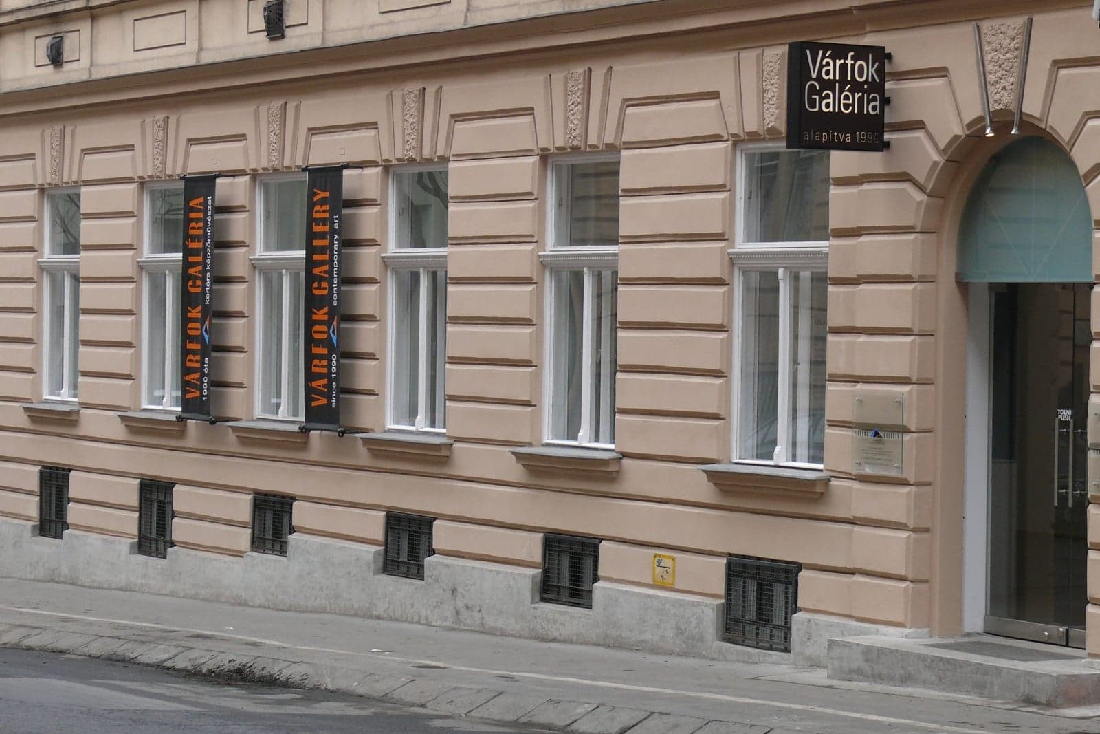 Két kiállítással indítja az évet a Várfok Galéria