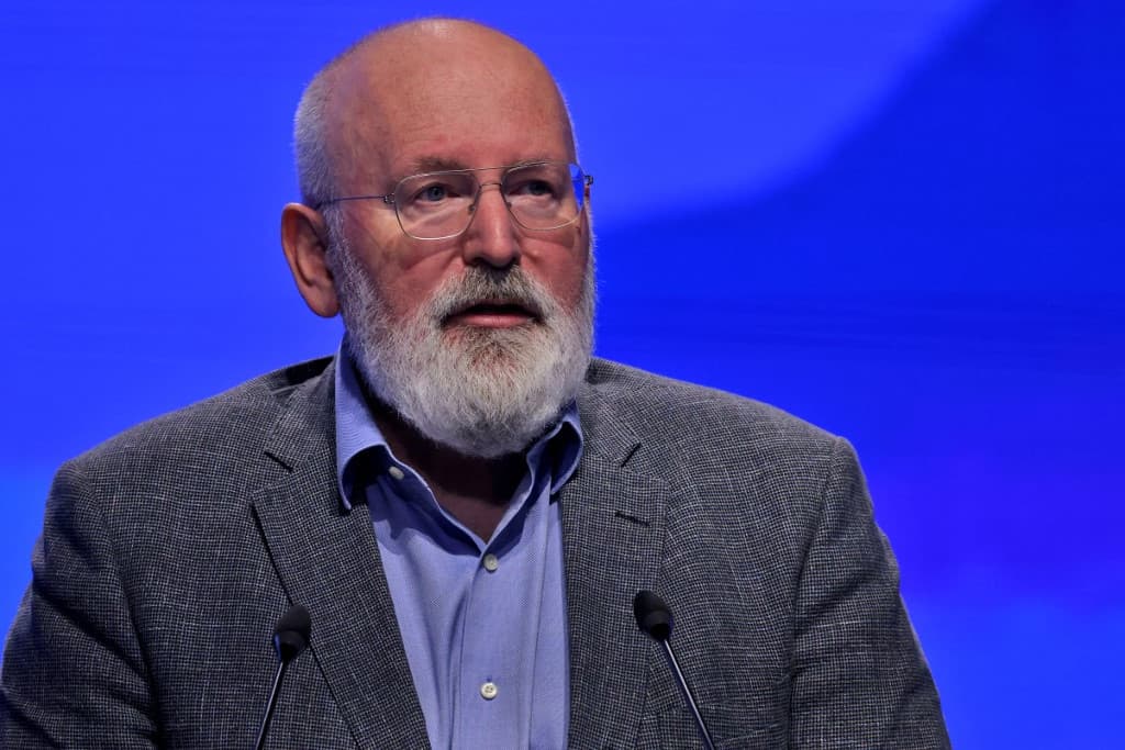 Timmermans: Hozzá kell látnunk a tömeges akkumulátorgyártáshoz Európában