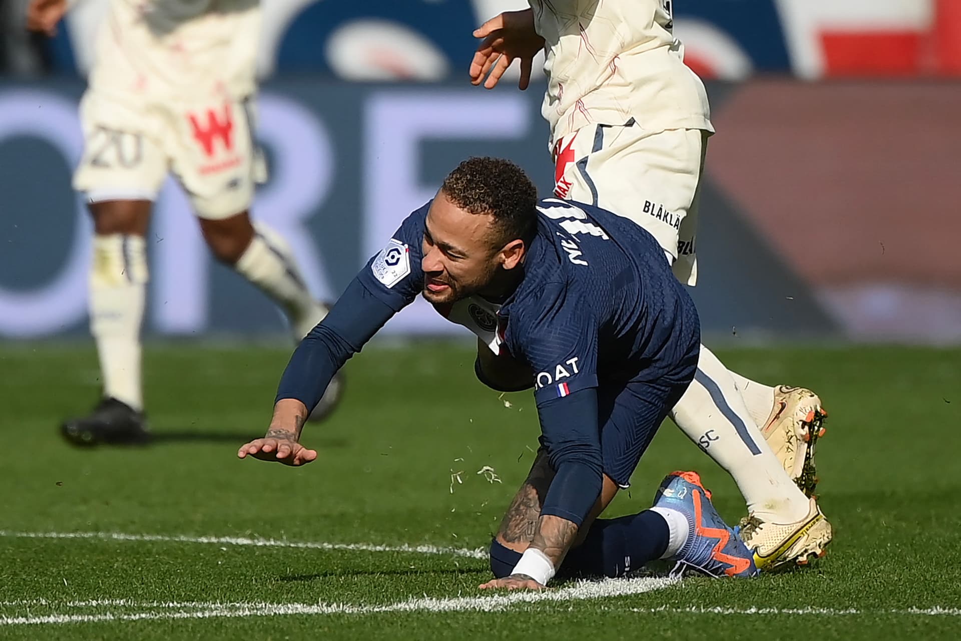 Nem tört el Neymar bokája