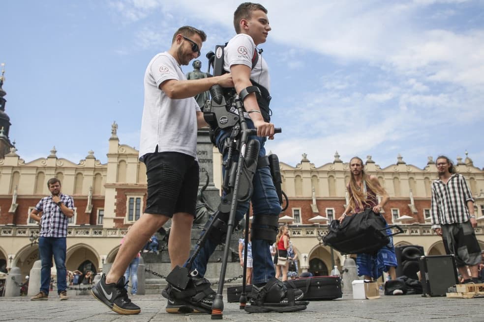 Robotizált felöltő segíthet újra a bénult karon