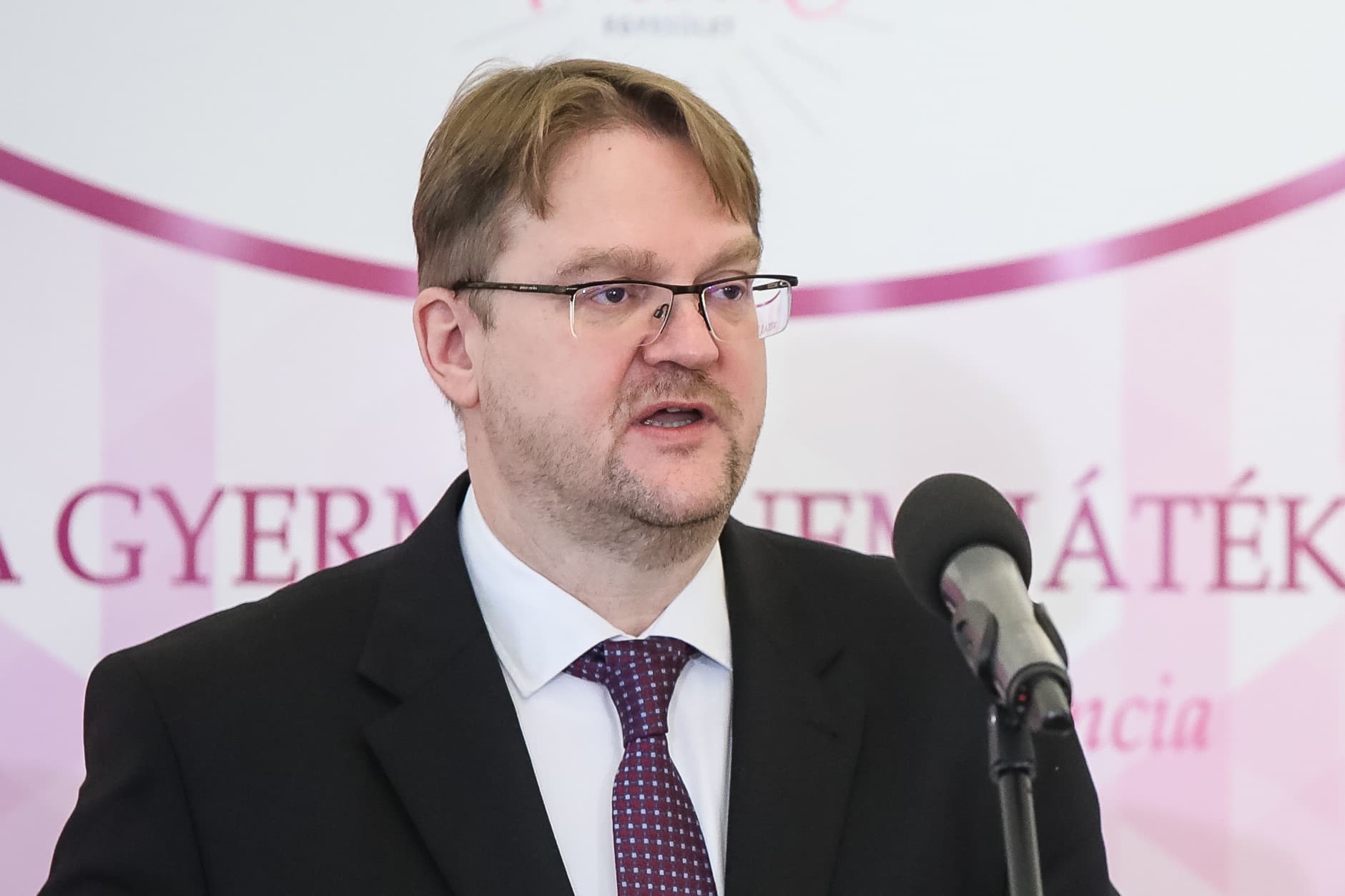 Répássy Róbert: bárki lehet áldozatsegítő
