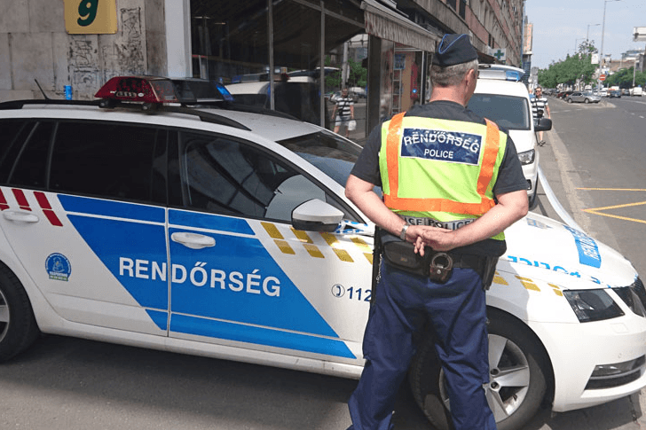Egy sztrádára befutó férfi miatt ütköztek autók az M5-ösön