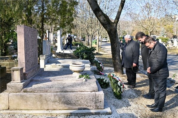 Fürjes: Amikor mindenki azt mondja, háború, mi azt mondjuk, béke