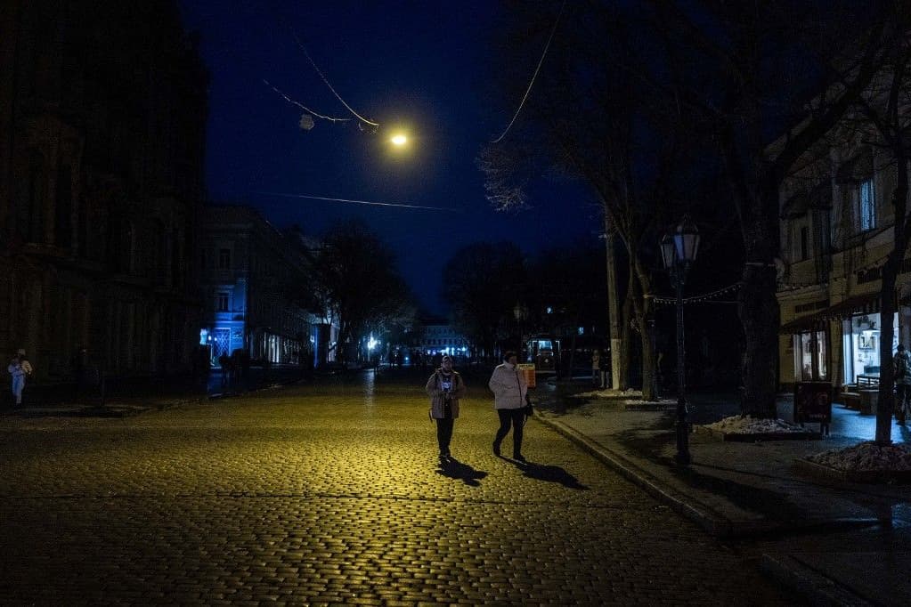 Rakéta csapódott egy lakóházba Harkivban