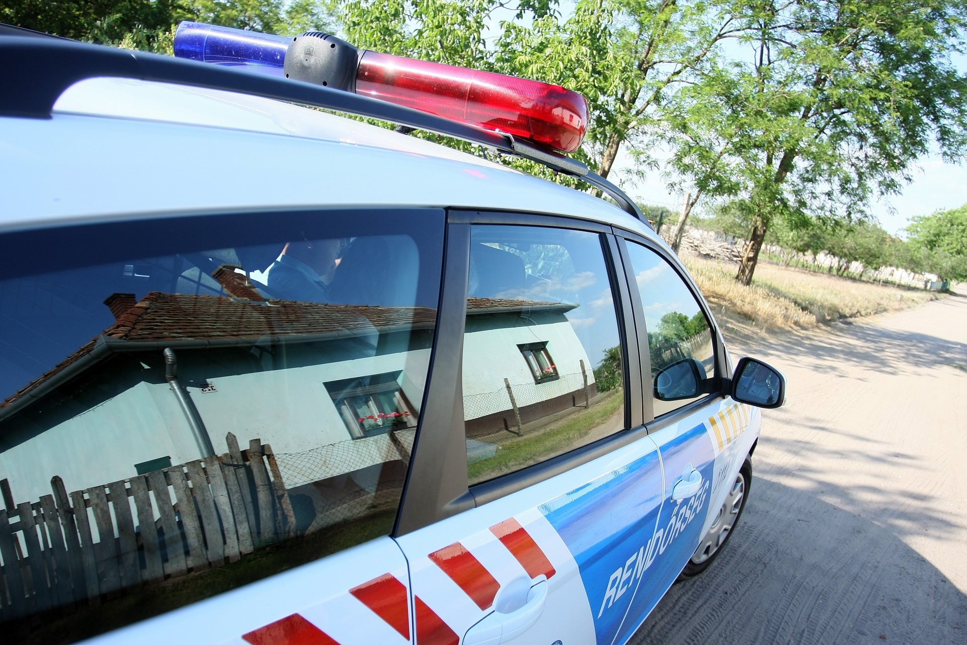 Emberölés kísérletével vádolnak egy prostituáltat megkéselő férfit
