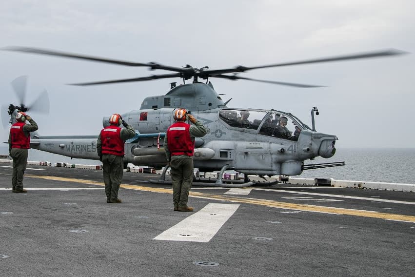 Helikopterekkel fizet a háború eszkalációjáért Pozsonynak Washington