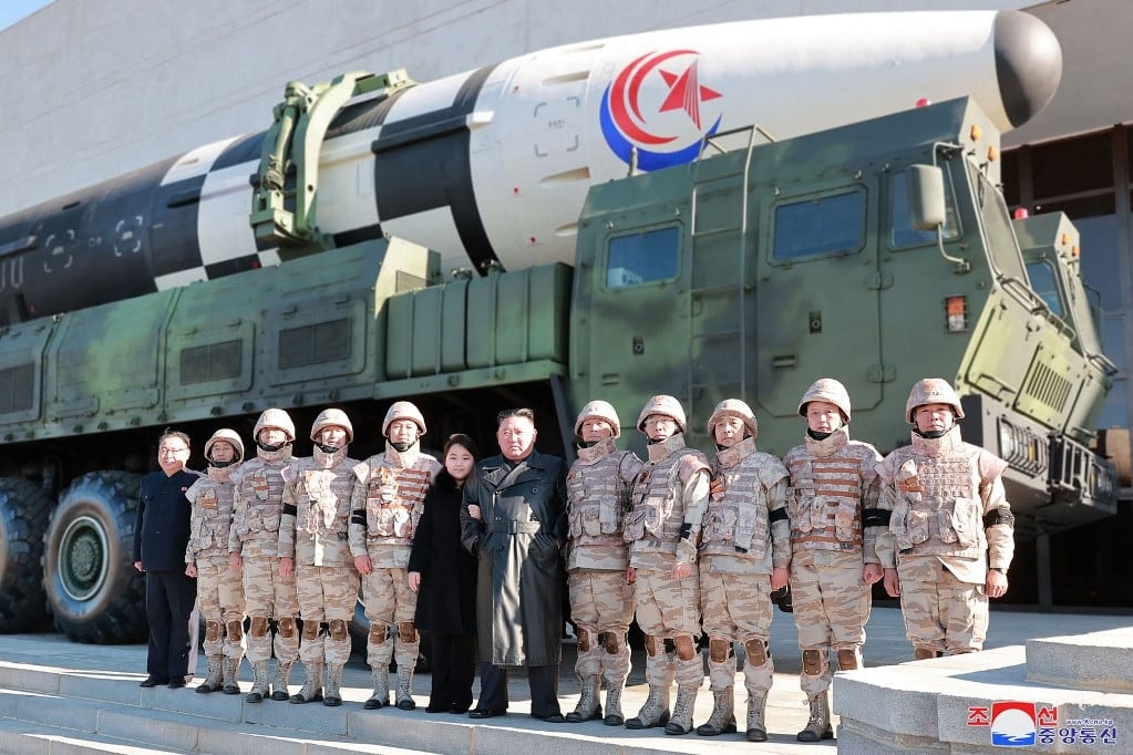 Nukleáris ellentámadást szimuláló taktikai hadgyakorlatot tartott Észak-Korea