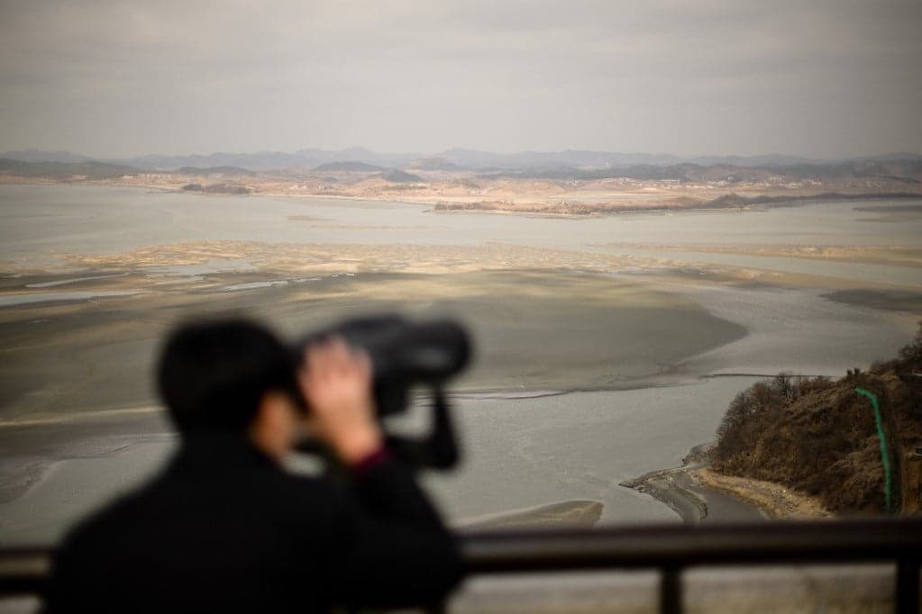 Észak-Korea készen áll a háborúra, és fel is égetett minden hidat + VIDEÓ