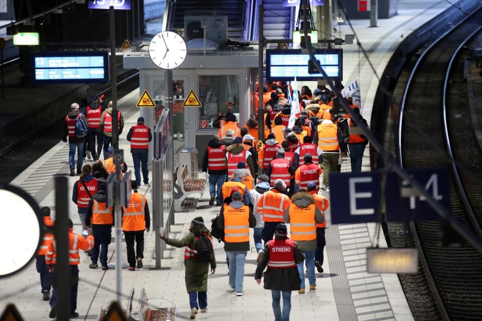 Megkezdődtek a sztrájkok Németországban, teljesen leállt a közlekedés