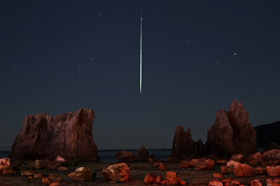 A Csendes-óceánba hullott meteor darabjainak felkutatására indít expedíciót egy harvardi tudós